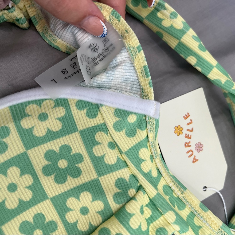 Aurelle, Size Large, Flower Pattern With Greens A… - image 2